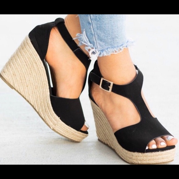 Shoes - ⭐️last pair ⭐️NEW black espadrille wedge sandals